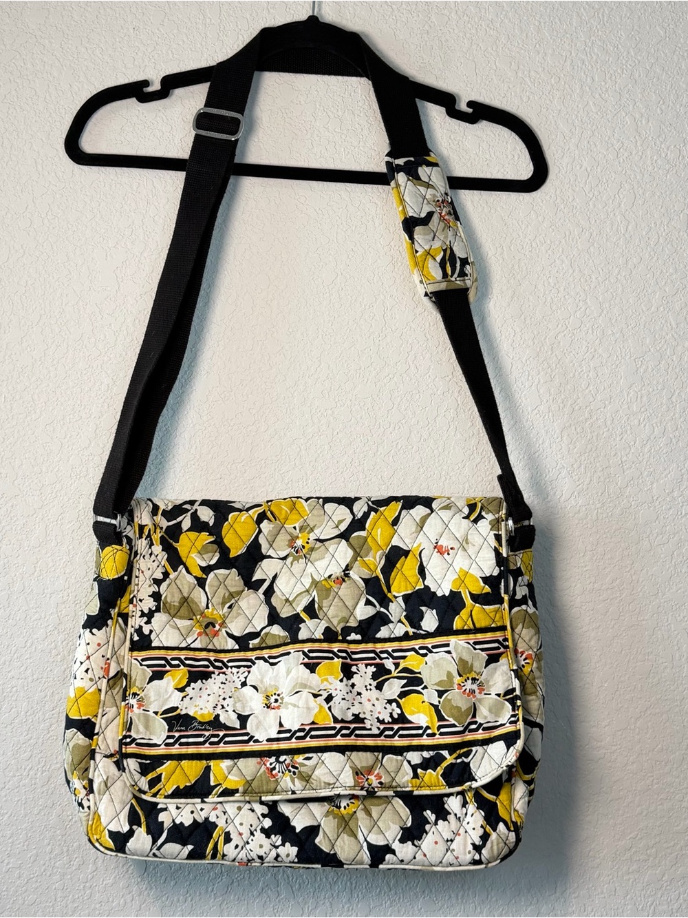 Vera Bradley Dogwood Floral Pattern Quilted Messenger Boho Bag